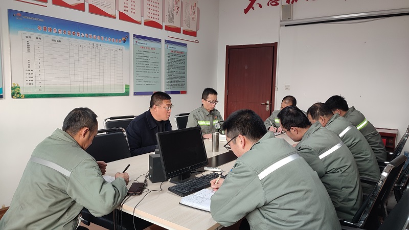 黃陵公司召開重污染天氣重點行業(yè)績效引領(lǐng)性企業(yè)創(chuàng)建推進會