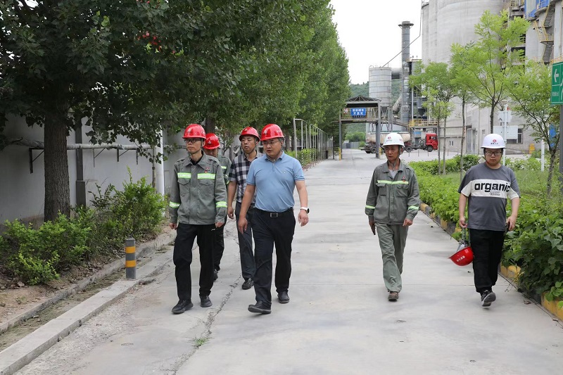 陜西建材科技公司黨委委員、副總經(jīng)理郭正亮到黃陵公司進(jìn)行安全環(huán)保督導(dǎo)檢查